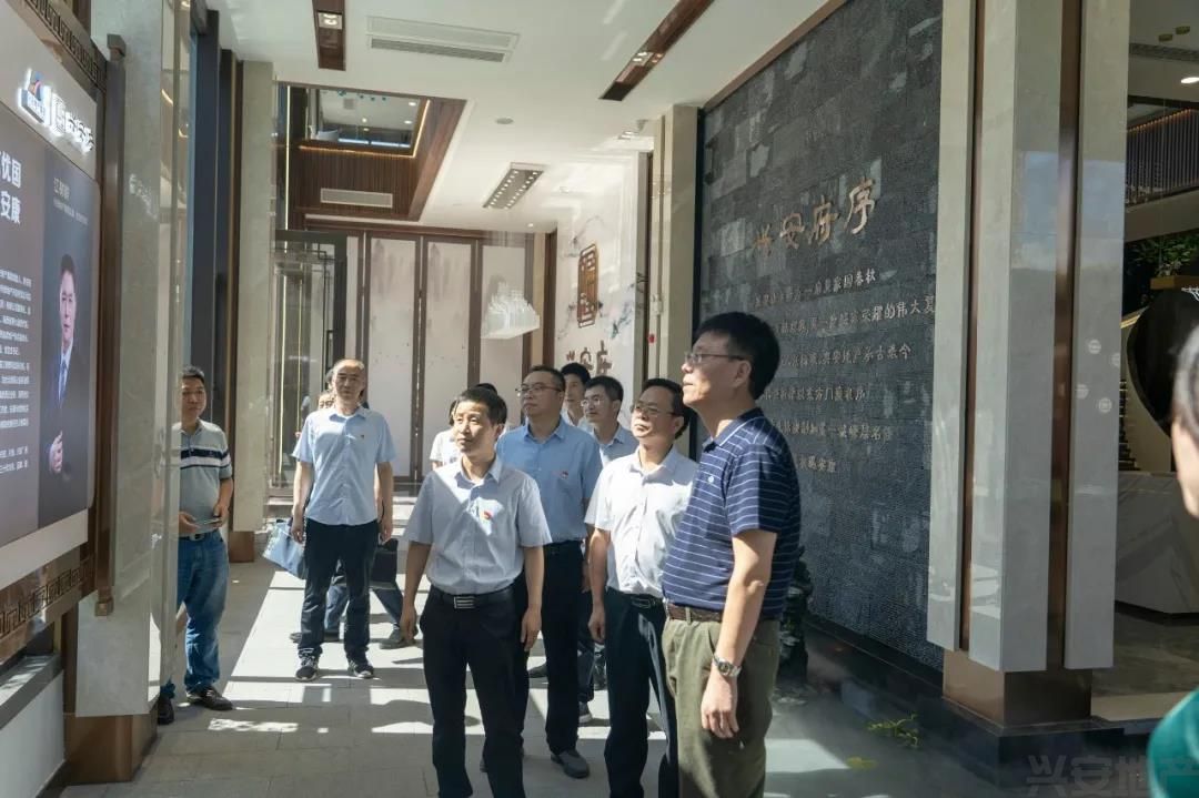 市委常委、統(tǒng)戰(zhàn)部部長一行蒞臨秦瀚建設(shè)走訪調(diào)研